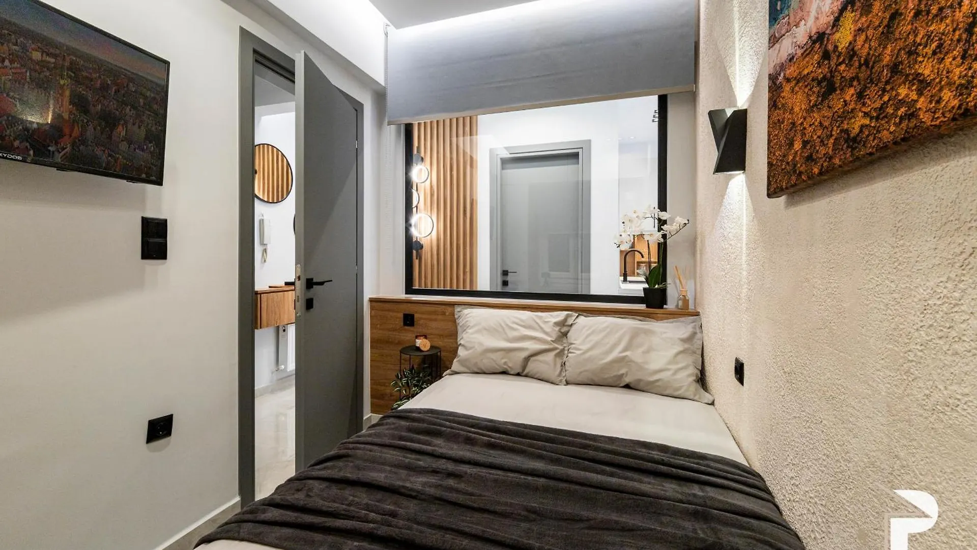 P Deluxe Suites 10 Thessaloniki Apartment